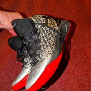 Youth boys under armor basketball sneakers